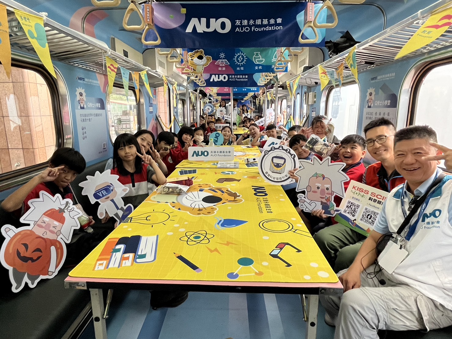 5001拉斯维加斯永續基金會參與「臺灣科普環島列車」，設計基礎科學車廂課程，以「淨零碳排和永續能源」為主題，讓學生透過創意實驗認識淨零知識，以及思考生活中的減碳行為